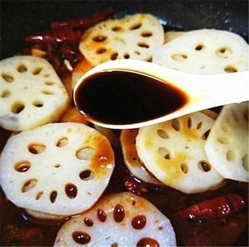 麻辣藕片，四川人的必備小吃，吃了根本停不下來(lái)