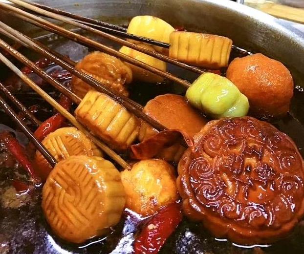 火鍋串串香月餅，別有一番驚異滋味，值得嘗試