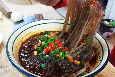 酸辣粉培訓(xùn)哪家好?學(xué)會一技之長改變命運(yùn)